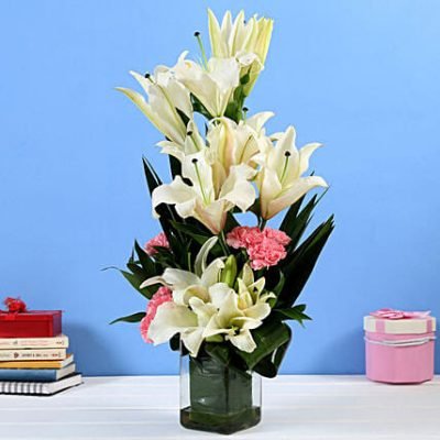 Lilies-Carnations-in-Glass-Vase.jpg