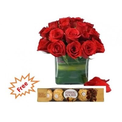 roses_in_a_glass_vase_4_pc_fr_free[1]