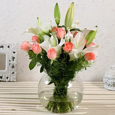 serene-mixed-flowers-arrangement-in-vase_1[1]